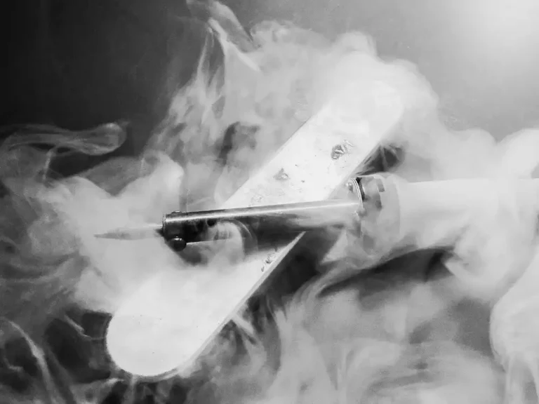 Kärynpoisto ja suojakäsineet elektroniikkateollisuudessa